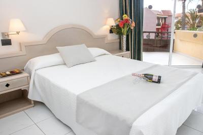 One-Bedroom Apartment (3 Adults) 14