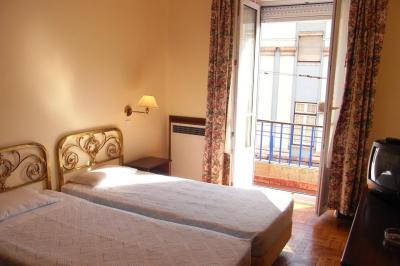 Family Room (4 Adults) 3