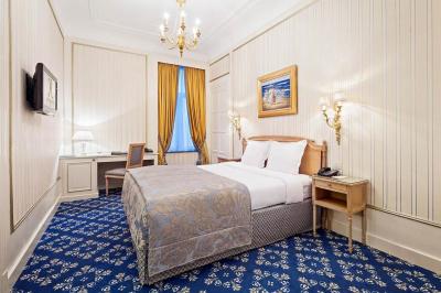 Quarto Superior com 2 Camas de Solteiro 4