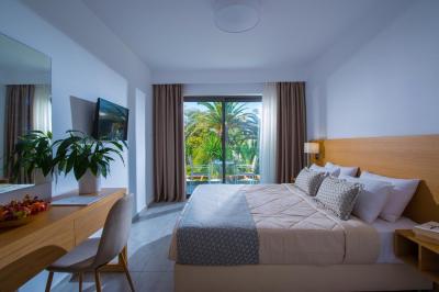 Deluxe Double Room with Balcony 1