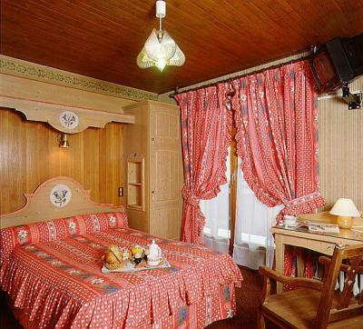 Standard Quadruple Room (2 adults + 2 children) 3