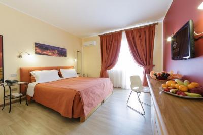 Double Room with Balcony and Sea View 4