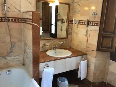 Superior Deluxe Double or Twin Room 5