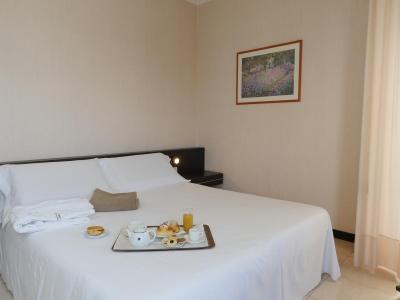 Double Room (1 Adult) 2
