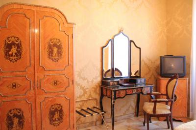 Family Room 4