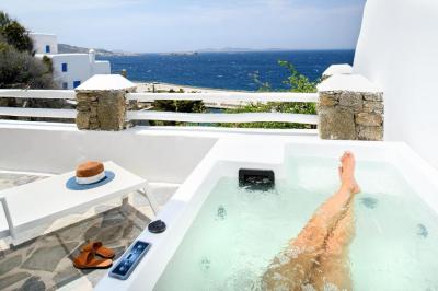 Quarto Duplo Superior com Banheira de Hidromassagem e Vista do Mar 5