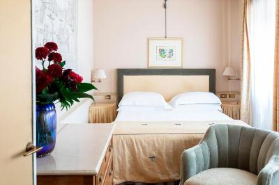 Deluxe Double or Twin Room 1