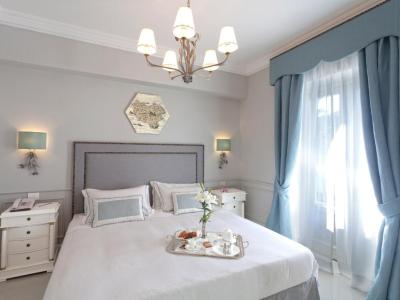 Junior Suite (2 Adults) 4