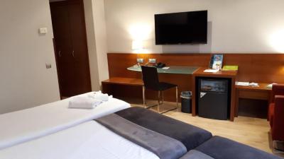 Twin Room with Extra Bed (2 Adults + 1 Child) 5