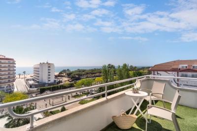 Junior Suite with Sea View (2 Adults) 11