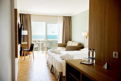 Double Room with Balcony and Sea View (2 Adults +1 Child) 5