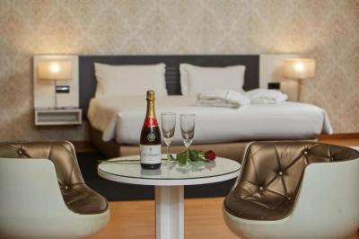 Deluxe Family Suite 5