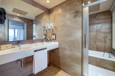 Family Suite 9