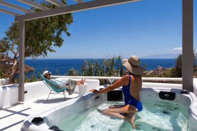 Suite with Hot Tub and Sea View 4