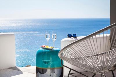 Honeymoon Suite with Hot Tub and Sea View 5
