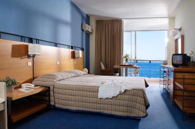 Quadruple Room with Sea View 4