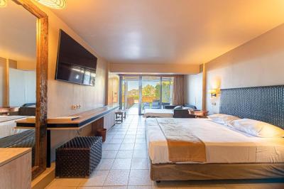 Quarto Triplo com Vista do Jardim 3