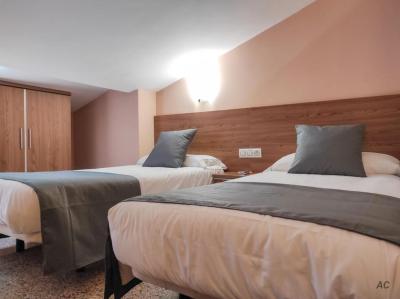 Small Twin Room with Fan 7