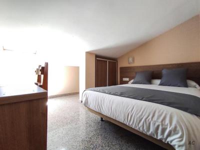 Small Double Room with Fan 8