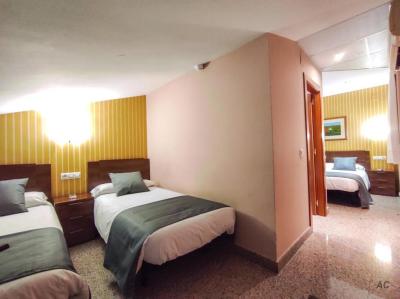 Quadruple Room with Bath 10
