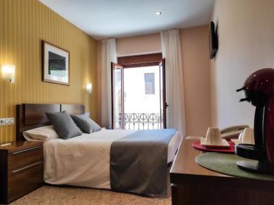 Double Room with Balcony and Cathedral Views 11