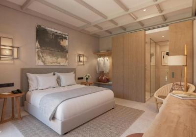 Queen Room with Garden View 4