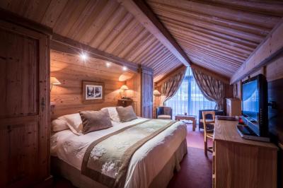 Deluxe Double or Twin Room with City View 2