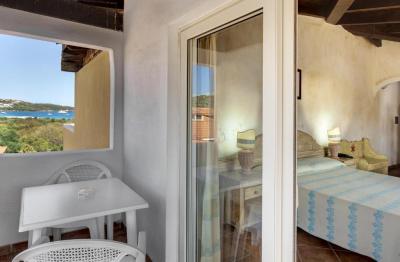 Double or Twin Room with Side Sea View and Balcony 5