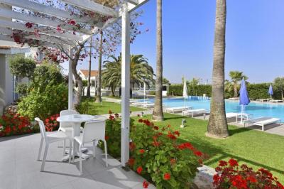 Family Suite with Pool View (2 Adults + 1 Child) 3