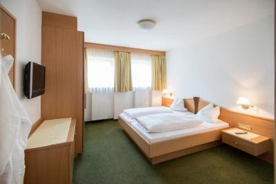 Classic Suite with Mountain View 7