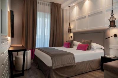 Executive Room with Side Sea View 10