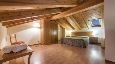 Two-Bedroom Apartment - Split Level 6