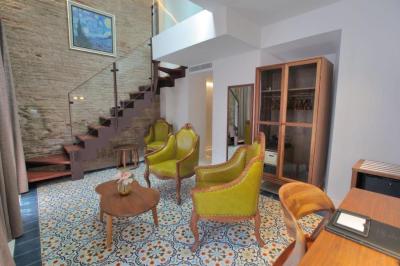 Suite with Hot Tub 5
