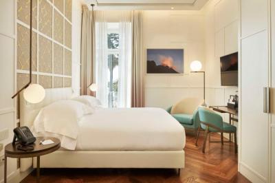 King Room - Mobility Accessible 4