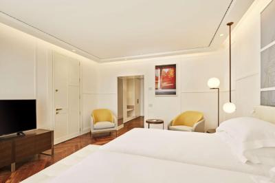 Superior Twin Room 9