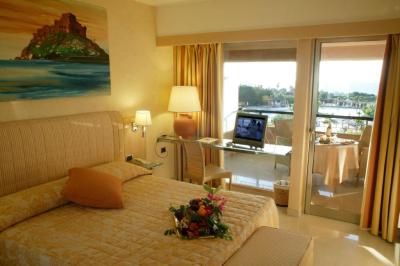 Superior Double Room with Sea View 3
