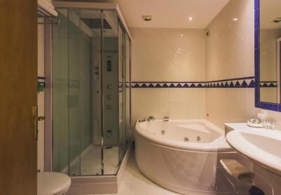 Junior Suite (5 Adults) 10