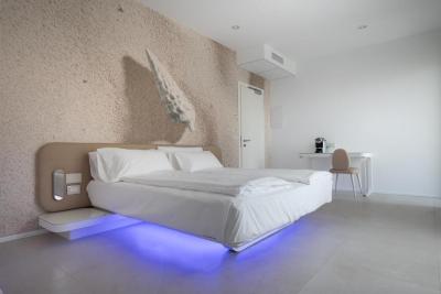 Standard King Room with Spa Bath 5