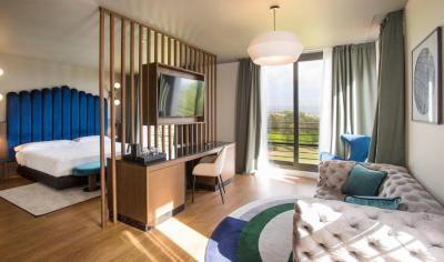 Deluxe King Suite 7