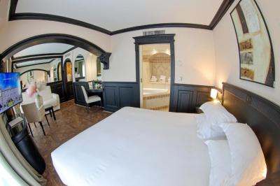 Suite with Sea View 2
