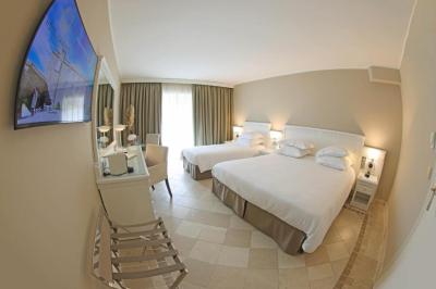 Deluxe Triple Room with Sea View 8