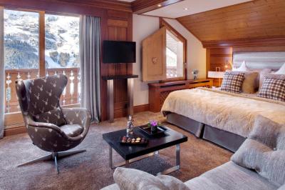 Suite with Living Room 5