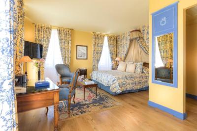 Deluxe Suite 5