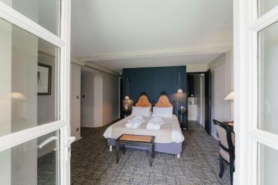 Superior King Room 2