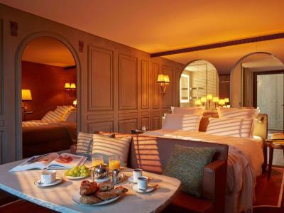 Mondrian Terrace Suite 5
