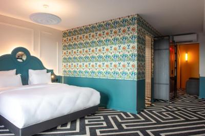 Deluxe Suite 6