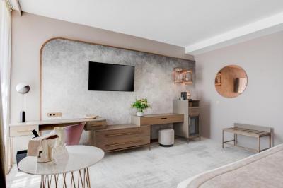 Deluxe Triple Room 5