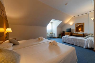 Standard Quadruple Room 10
