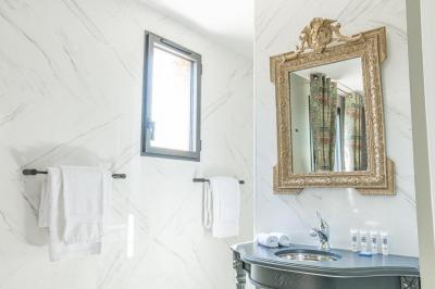 Deluxe Room 2