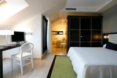 Premium King Room without spa access 4